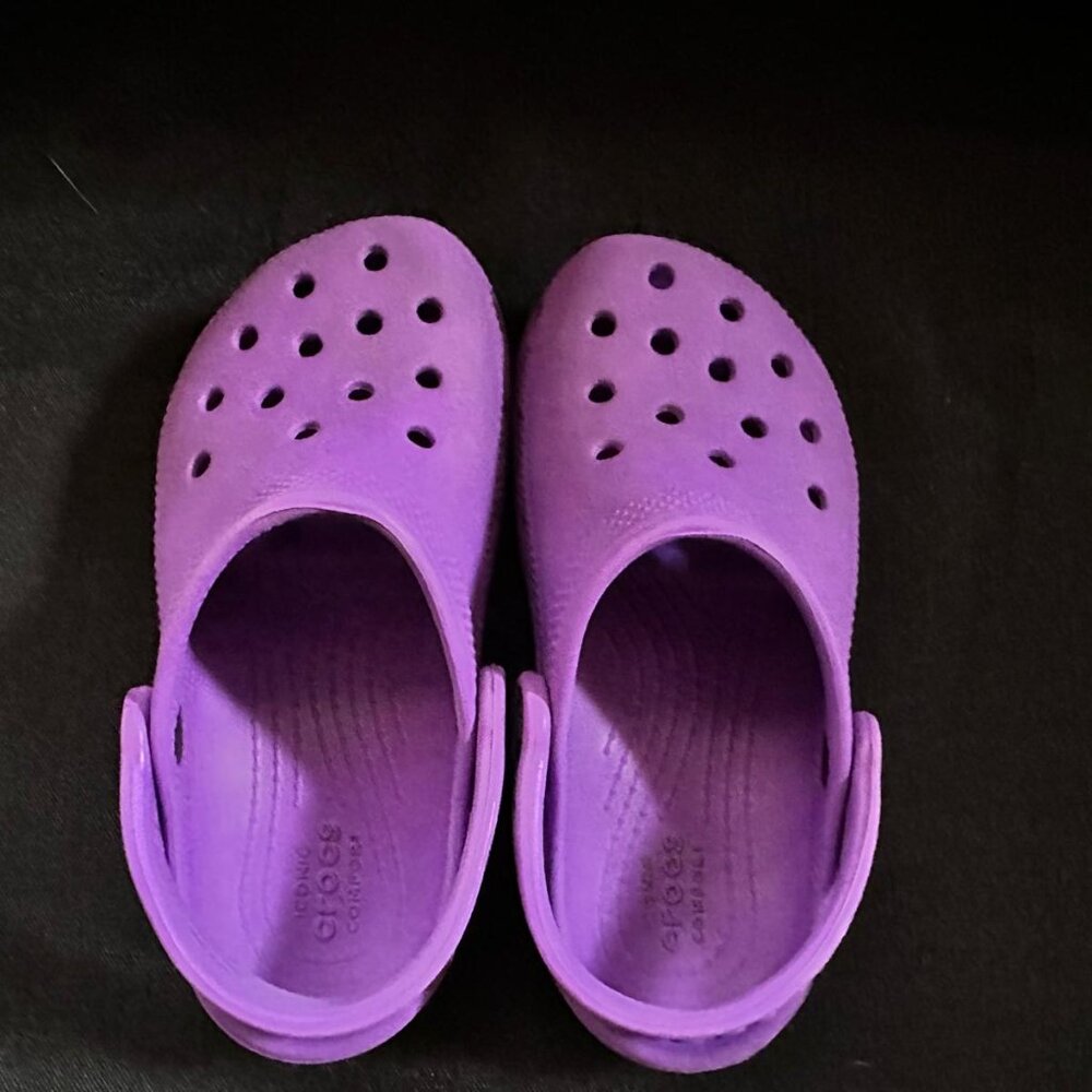 Kids Purple Crocs Size C11